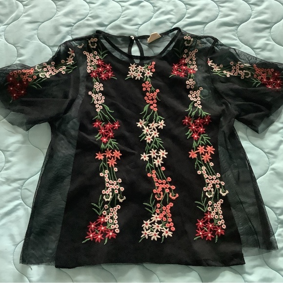 Zara Other - Zara lace t-shirt with flowers